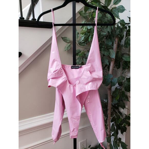PrettyLittleThing Bodysuit Women's Size 12 Shape Pink Vinyl Plunge Glove Detail - Picture 1 of 8